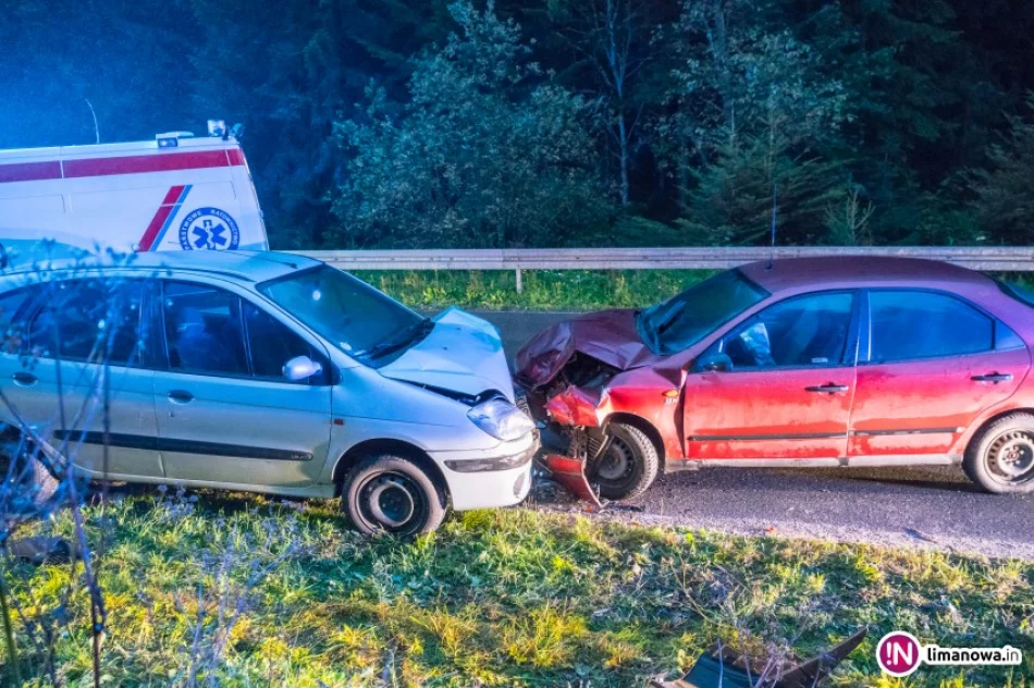 Czołowe zderzenie samochodów - zdjęcie 2