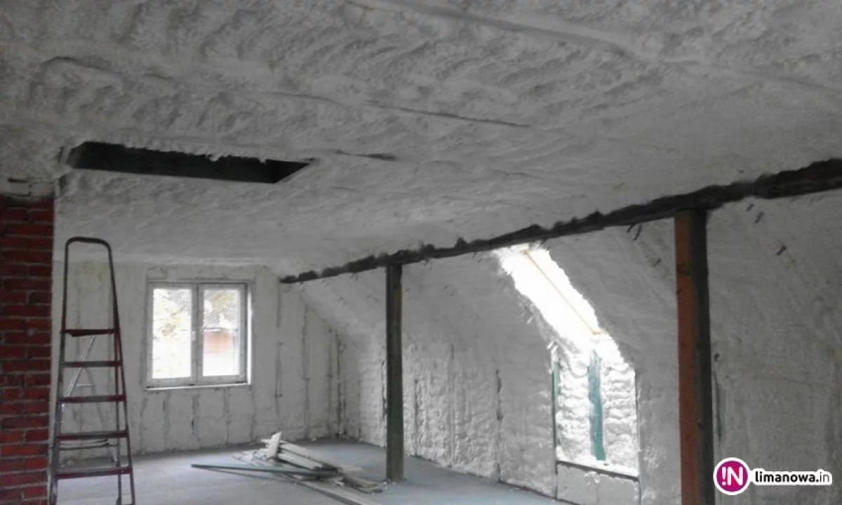Cieplejszy dom zimą - docieplanie pianą poddaszy i skosów betonowych