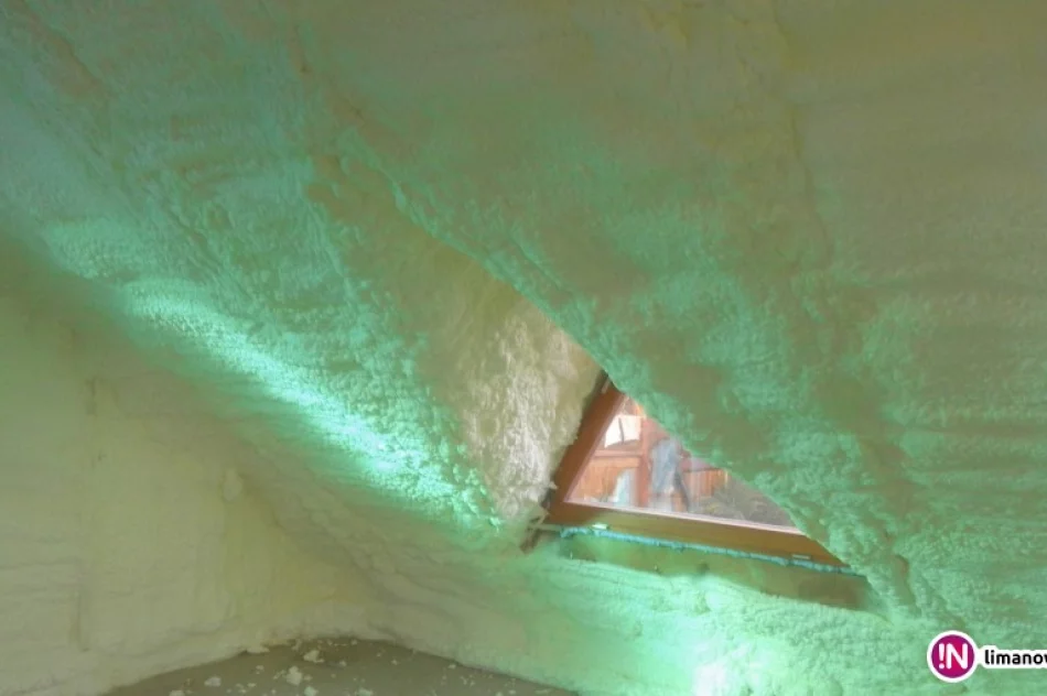 Cieplejszy dom zimą - docieplanie pianą poddaszy i skosów betonowych - zdjęcie 3