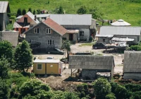 Najpierw samowola, potem szkoła. Teraz zamieszkali w kontenerze - zdjęcie główne