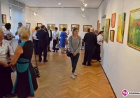 Choć wciąż lato, w galerii dominują 'jesienne barwy' - zdjęcie główne