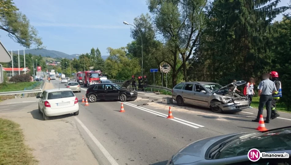 Zderzenie aut - dwoje dzieci trafiło do szpitala - zdjęcie 1