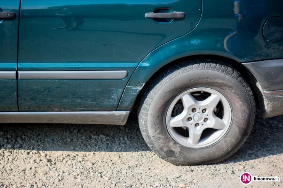 Zderzenie trzech aut - jedna osoba w szpitalu - zdjęcie 4