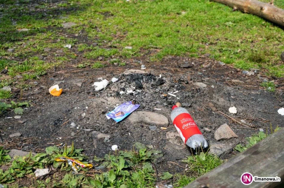 Zaśmiecony Rezerwat przyrody Mogielica - zdjęcie 2