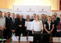 Samorządowcy podpisali umowy na projekty oferujące szkolenia i kursy - zdjęcie główne