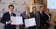 Samorządowcy podpisali umowy na projekty oferujące szkolenia i kursy - zdjęcie 2