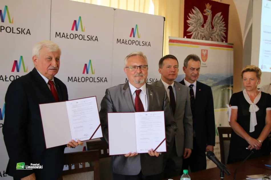 Samorządowcy podpisali umowy na projekty oferujące szkolenia i kursy - zdjęcie 4