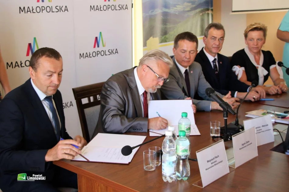 Samorządowcy podpisali umowy na projekty oferujące szkolenia i kursy - zdjęcie 5