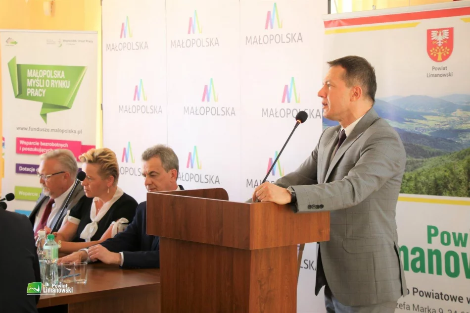 Samorządowcy podpisali umowy na projekty oferujące szkolenia i kursy - zdjęcie 10