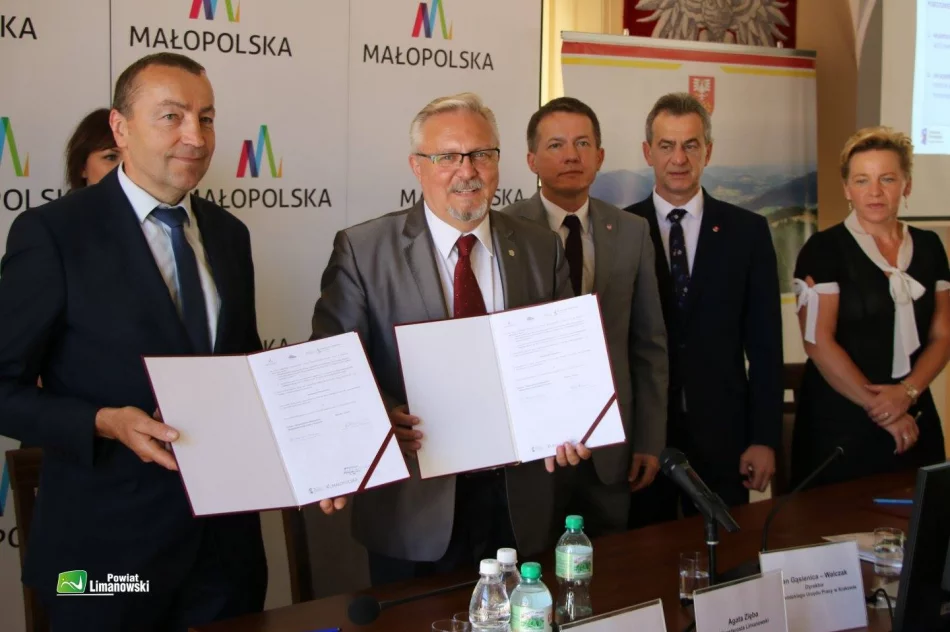 Samorządowcy podpisali umowy na projekty oferujące szkolenia i kursy - zdjęcie 12