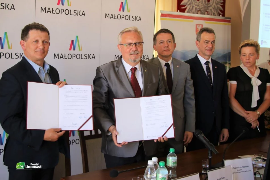 Samorządowcy podpisali umowy na projekty oferujące szkolenia i kursy - zdjęcie 15