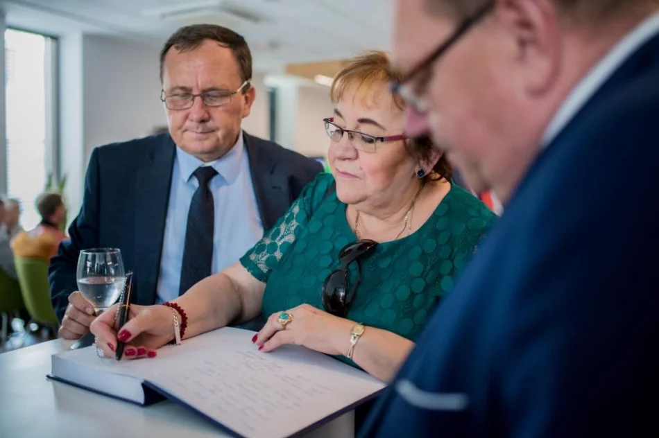 Uroczyste otwarcie nowej centrali banku - zdjęcie 17