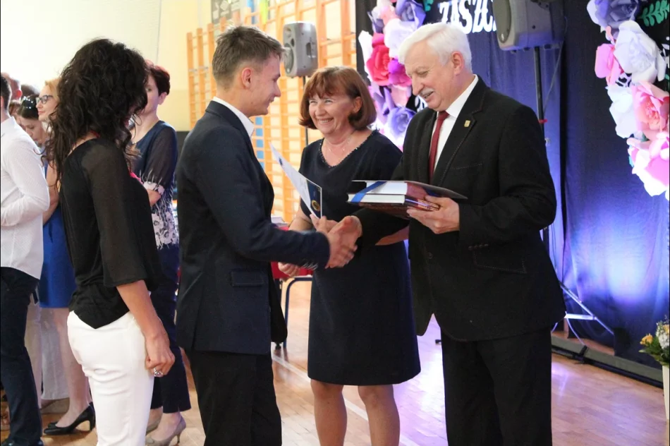 GALA OSIĄGNIĘĆ UCZNIÓW 2019 - zdjęcie 6