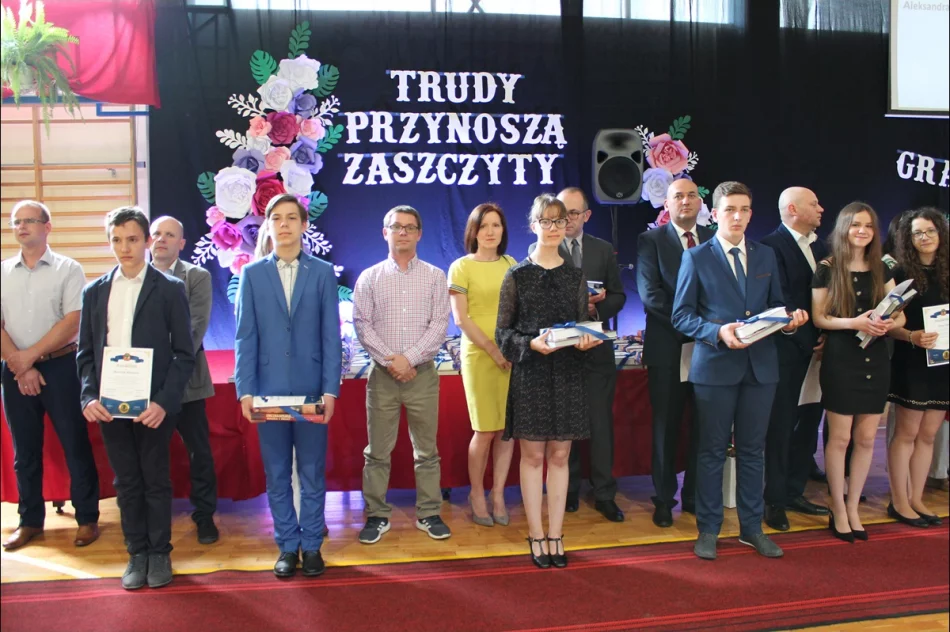 GALA OSIĄGNIĘĆ UCZNIÓW 2019 - zdjęcie 7