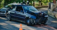 Kierowca Volkswagena uderzył w kościelny mur - zdjęcie 2