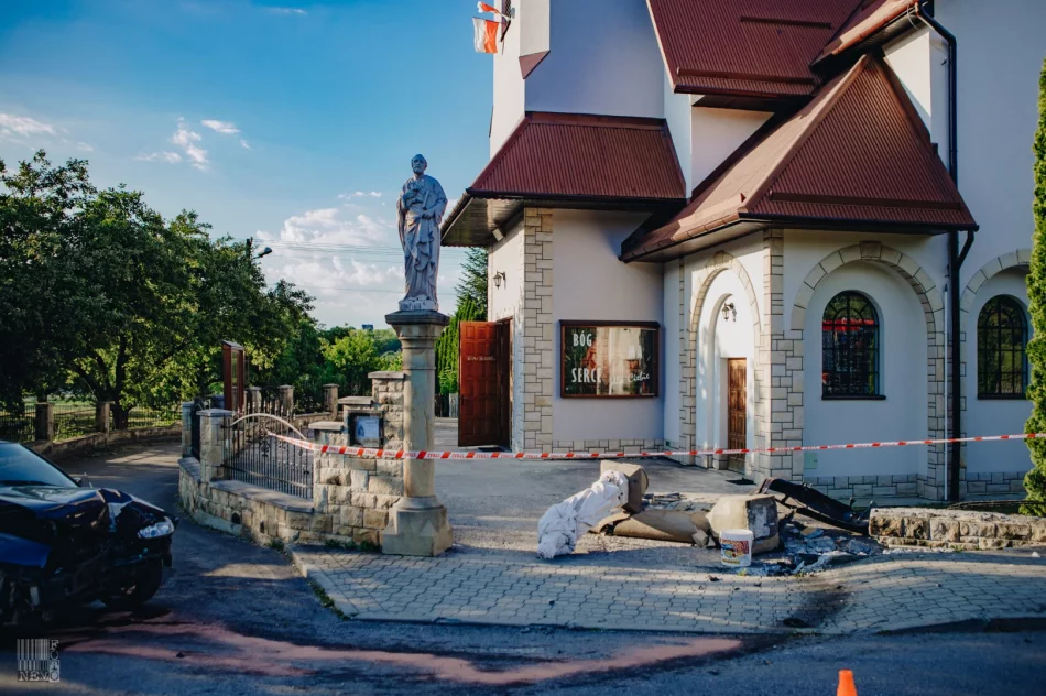 Kierowca Volkswagena uderzył w kościelny mur - zdjęcie 3