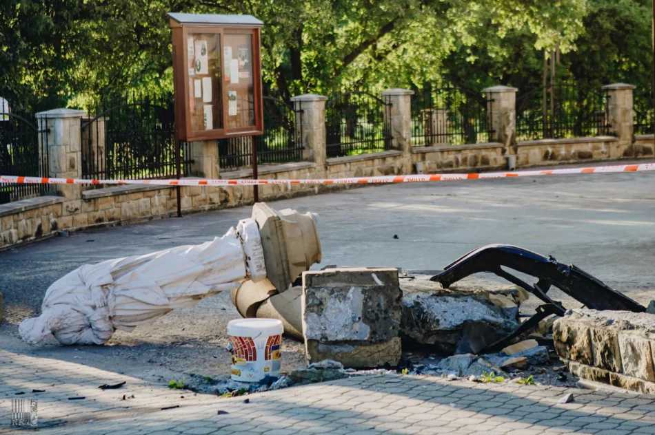 Kierowca Volkswagena uderzył w kościelny mur - zdjęcie 6