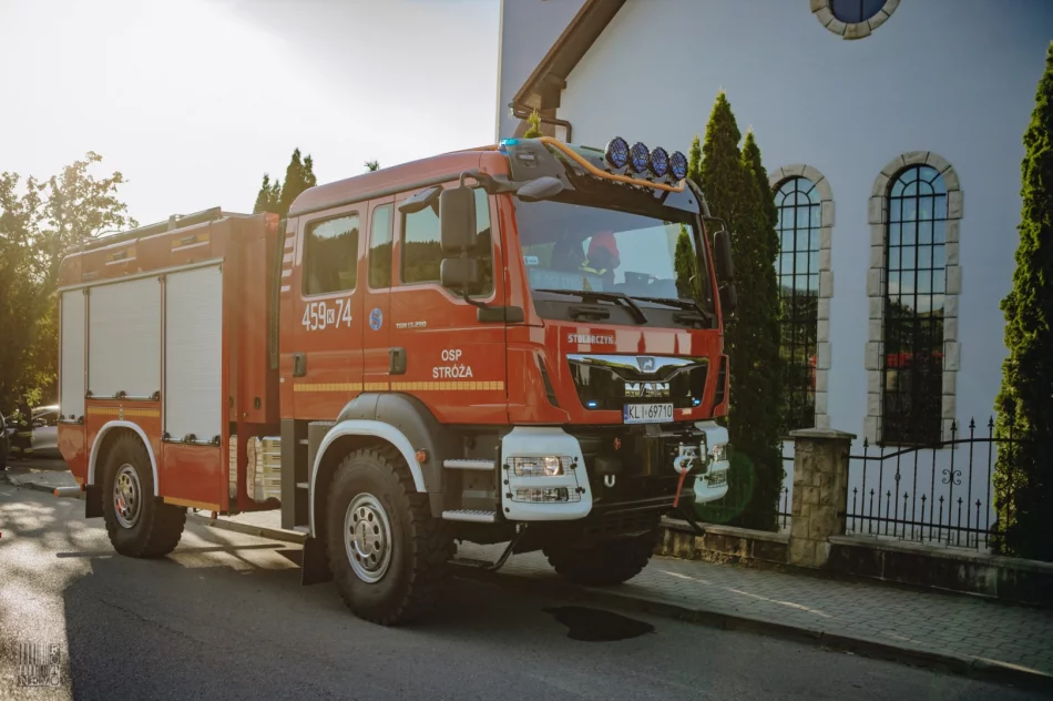 Kierowca Volkswagena uderzył w kościelny mur - zdjęcie 7