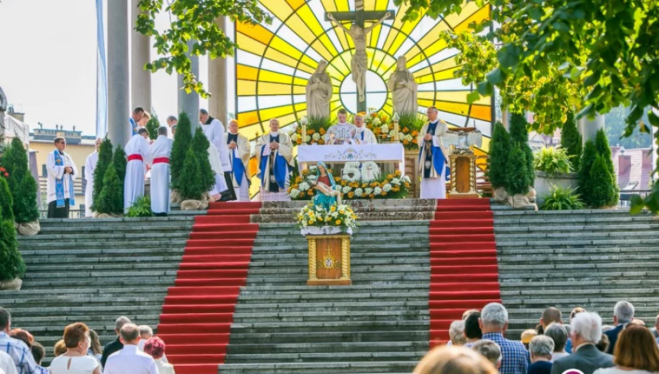 Oddali cześć Matce Boskiej w 50. rocznicę koronacji Piety Limanowskiej (zdjęcia) - zdjęcie 1