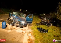 Czołowe zderzenie samochodów - zdjęcie główne