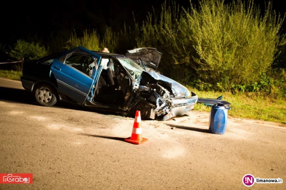 Czołowe zderzenie samochodów - zdjęcie 2