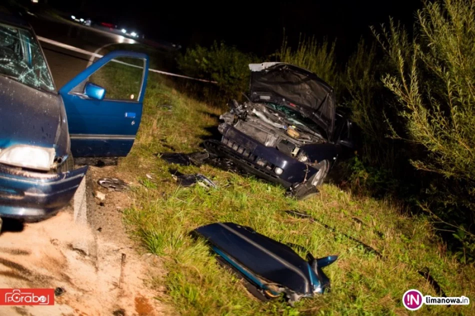 Czołowe zderzenie samochodów - zdjęcie 3