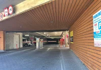 Zamknięte na parkingu samochody i opłata "za fatygę" - zdjęcie główne