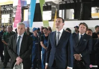 Wicepremier Morawiecki odwiedził Newag - zdjęcie główne