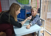 Ruszają zapisy do innowacyjnego przedszkola AAC w Dobrej, dla dzieci niemówiących i niekomunikujących się - zdjęcie główne