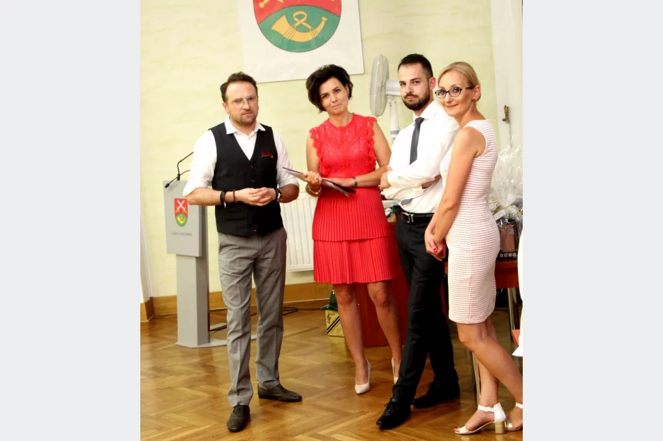 Nagrody dla uczniów, podziękowania dla nauczycieli na uroczystym  podsumowaniu roku szkolnego  - zdjęcie 5