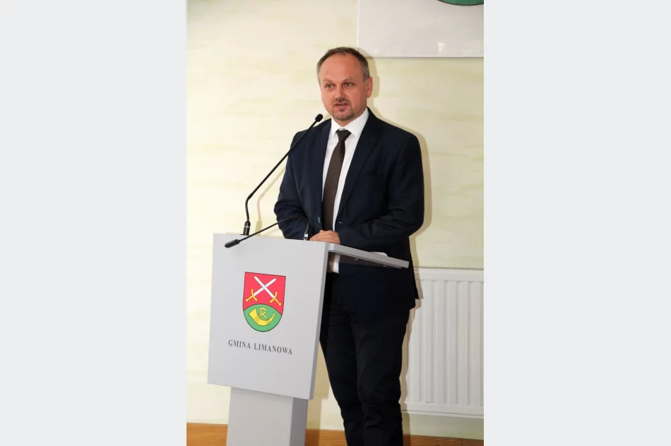 Nagrody dla uczniów, podziękowania dla nauczycieli na uroczystym  podsumowaniu roku szkolnego  - zdjęcie 8