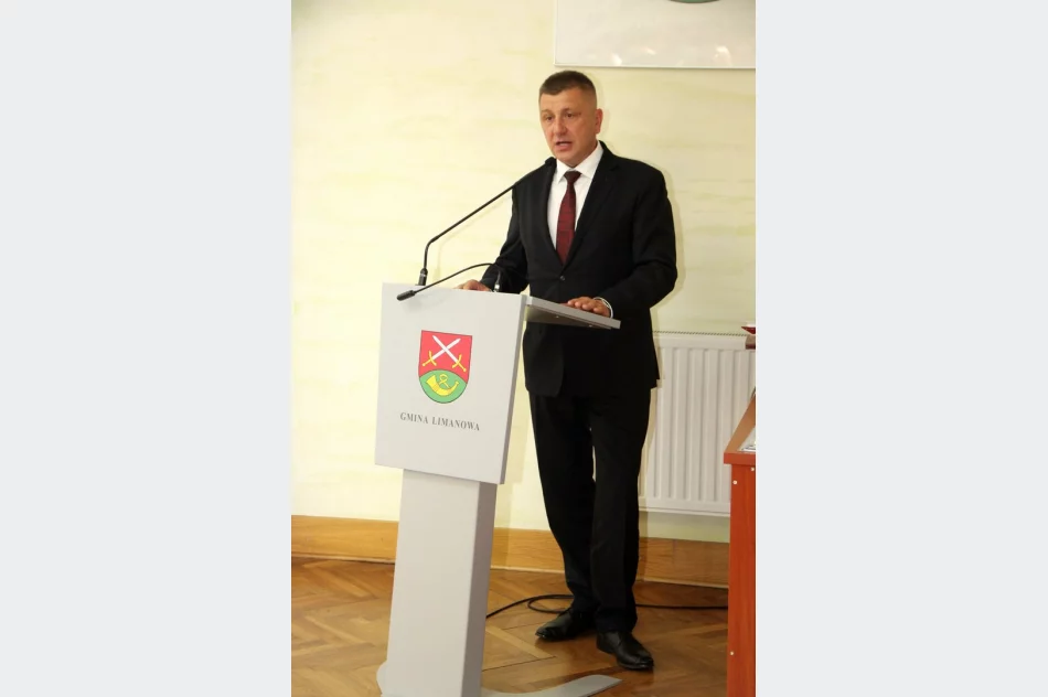 Nagrody dla uczniów, podziękowania dla nauczycieli na uroczystym  podsumowaniu roku szkolnego  - zdjęcie 9