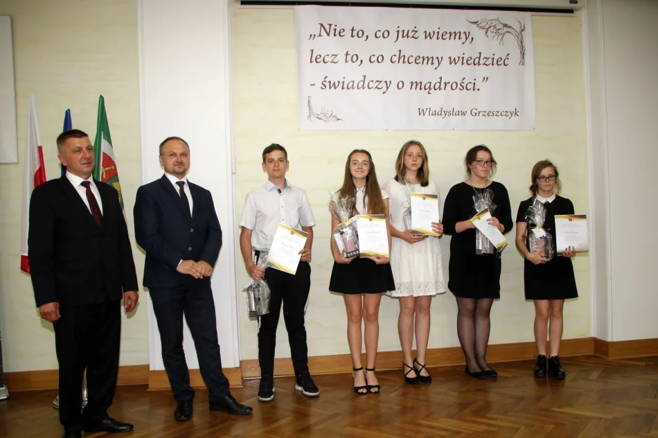 Nagrody dla uczniów i podziękowania dla nauczycieli - zdjęcie 3