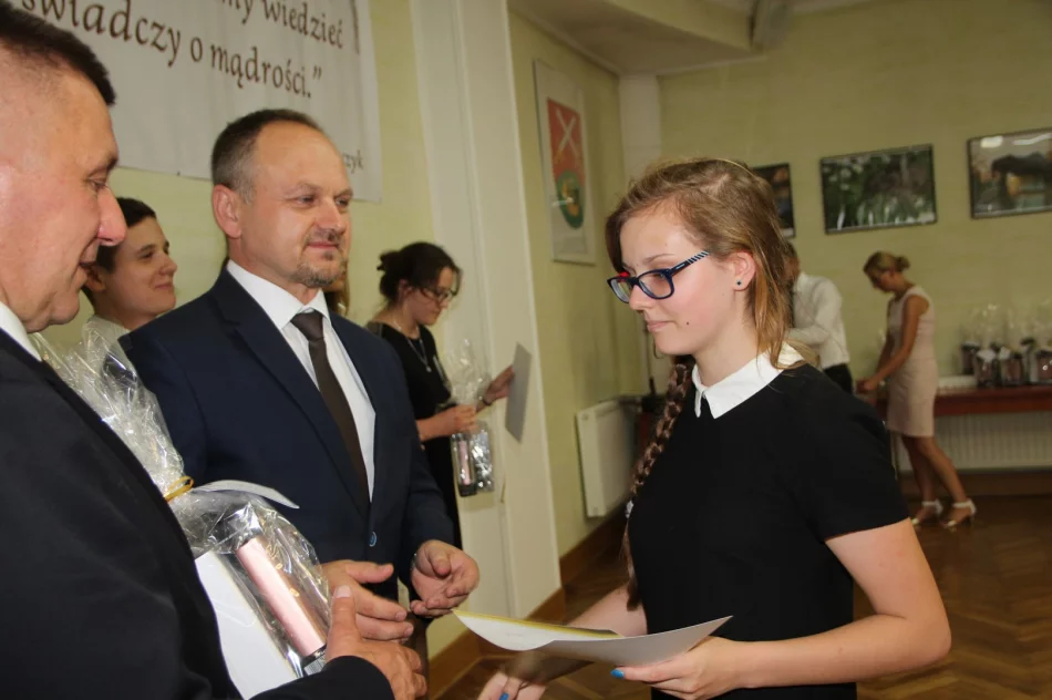 Nagrody dla uczniów i podziękowania dla nauczycieli - zdjęcie 4