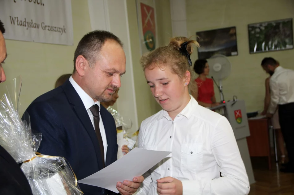 Nagrody dla uczniów i podziękowania dla nauczycieli - zdjęcie 12