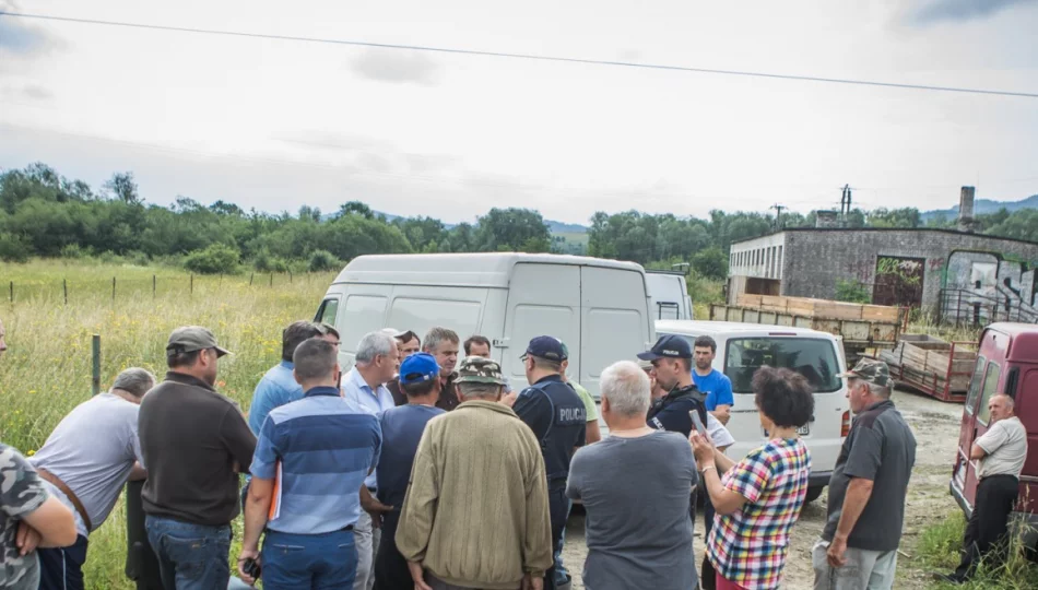 Stowarzyszenie zablokowało wjazd na działkę, gmina poleciła przeciąć ogrodzenie. Interweniowała policja - zdjęcie 1