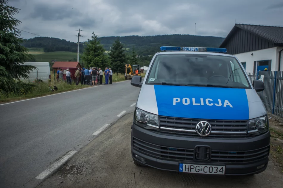 Stowarzyszenie zablokowało wjazd na działkę, gmina poleciła przeciąć ogrodzenie. Interweniowała policja - zdjęcie 2