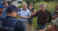 Stowarzyszenie zablokowało wjazd na działkę, gmina poleciła przeciąć ogrodzenie. Interweniowała policja - zdjęcie 5