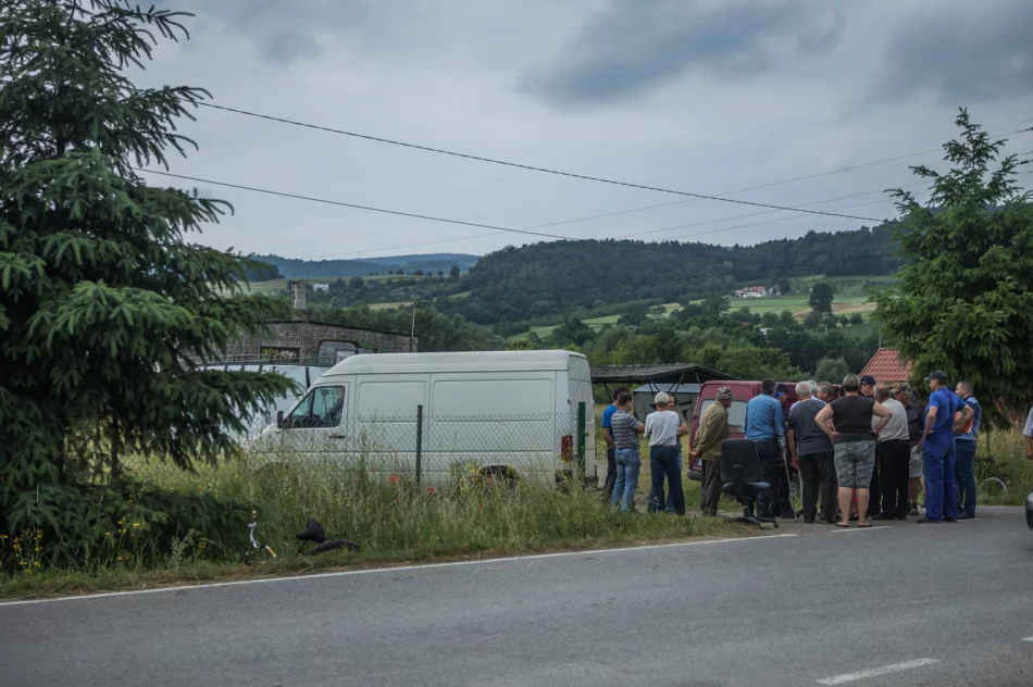 Stowarzyszenie zablokowało wjazd na działkę, gmina poleciła przeciąć ogrodzenie. Interweniowała policja - zdjęcie 8