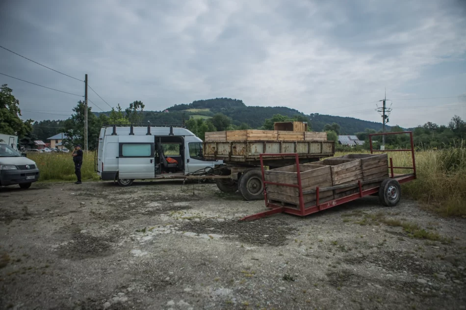 Stowarzyszenie zablokowało wjazd na działkę, gmina poleciła przeciąć ogrodzenie. Interweniowała policja - zdjęcie 9