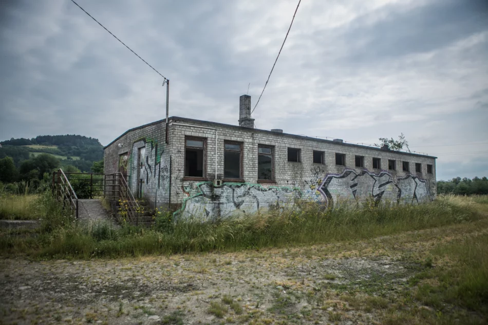 Stowarzyszenie zablokowało wjazd na działkę, gmina poleciła przeciąć ogrodzenie. Interweniowała policja - zdjęcie 10