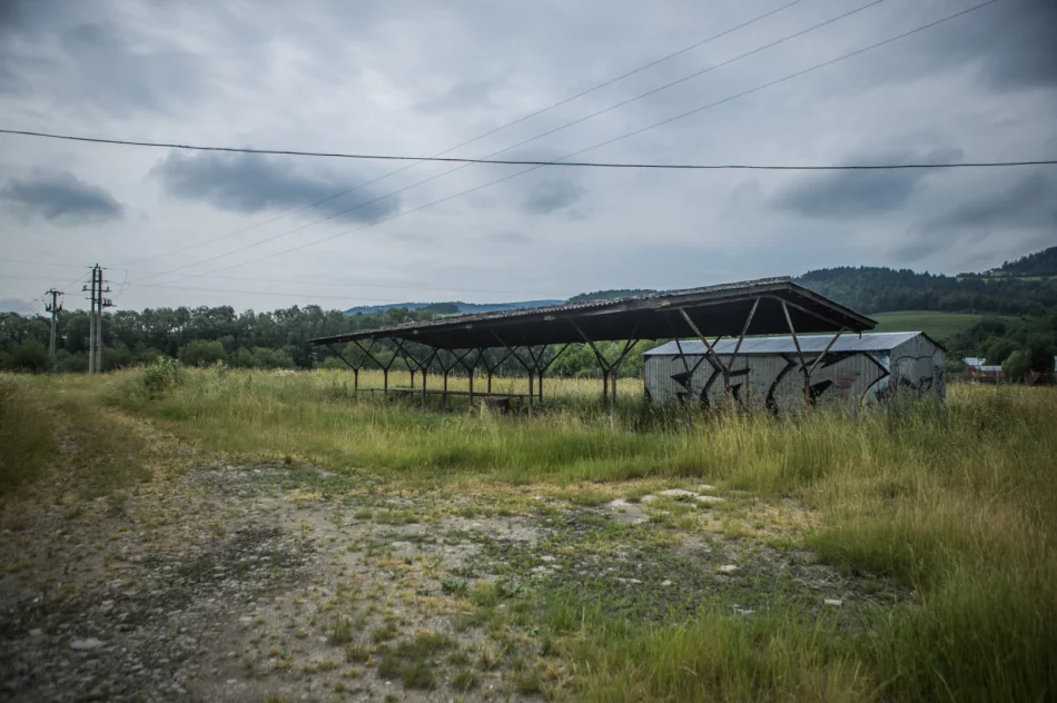 Stowarzyszenie zablokowało wjazd na działkę, gmina poleciła przeciąć ogrodzenie. Interweniowała policja - zdjęcie 11