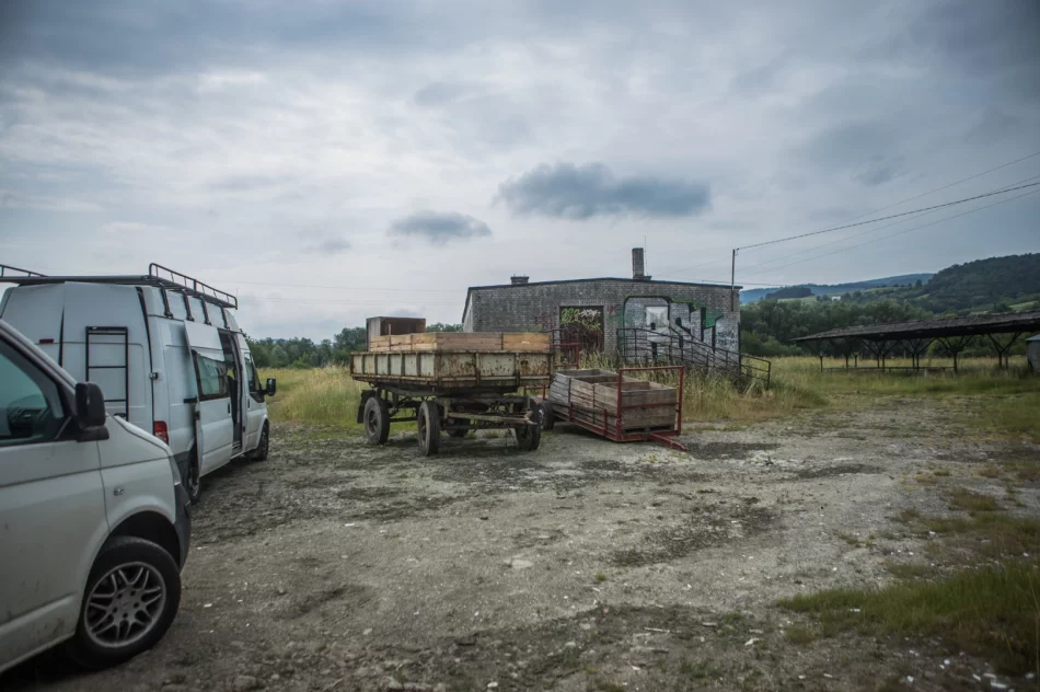 Stowarzyszenie zablokowało wjazd na działkę, gmina poleciła przeciąć ogrodzenie. Interweniowała policja - zdjęcie 12