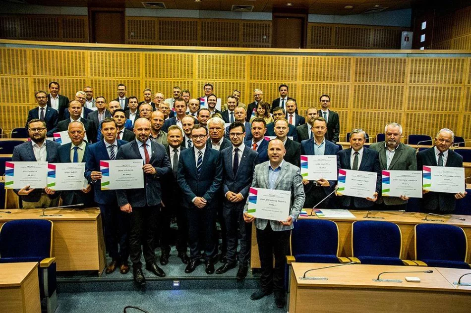 Promesa na rozbudowę boiska lekkoatletycznego w Męcinie - zdjęcie 2