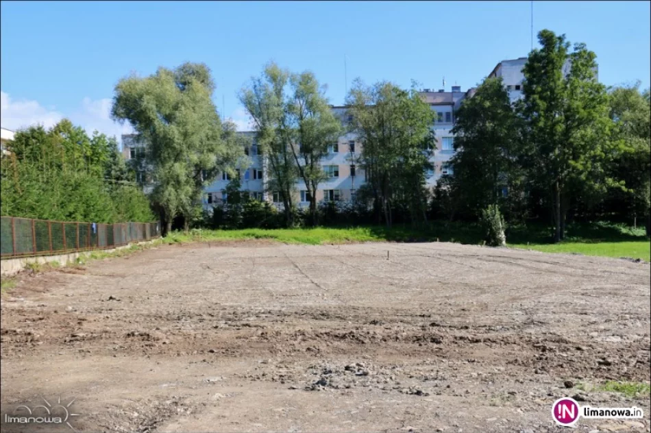 Trwa budowa miasteczka - teren już przygotowany - zdjęcie 3