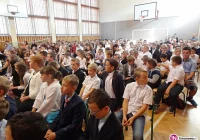 Uczniowie wrócili w szkolne mury - zdjęcie główne