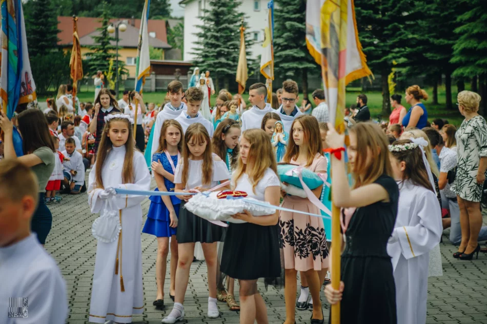  Uroczysta procesja w Starej Wsi - Święto Bożego Ciała 2019 - zdjęcie 3