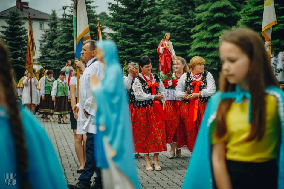  Uroczysta procesja w Starej Wsi - Święto Bożego Ciała 2019 - zdjęcie 4
