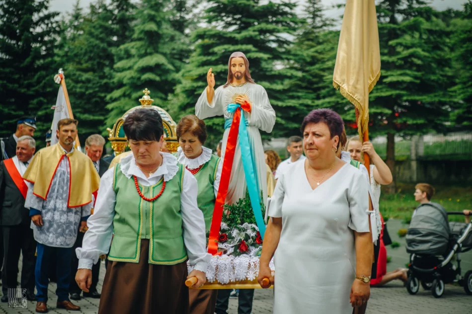 Uroczysta procesja w Starej Wsi - Święto Bożego Ciała 2019 - zdjęcie 12