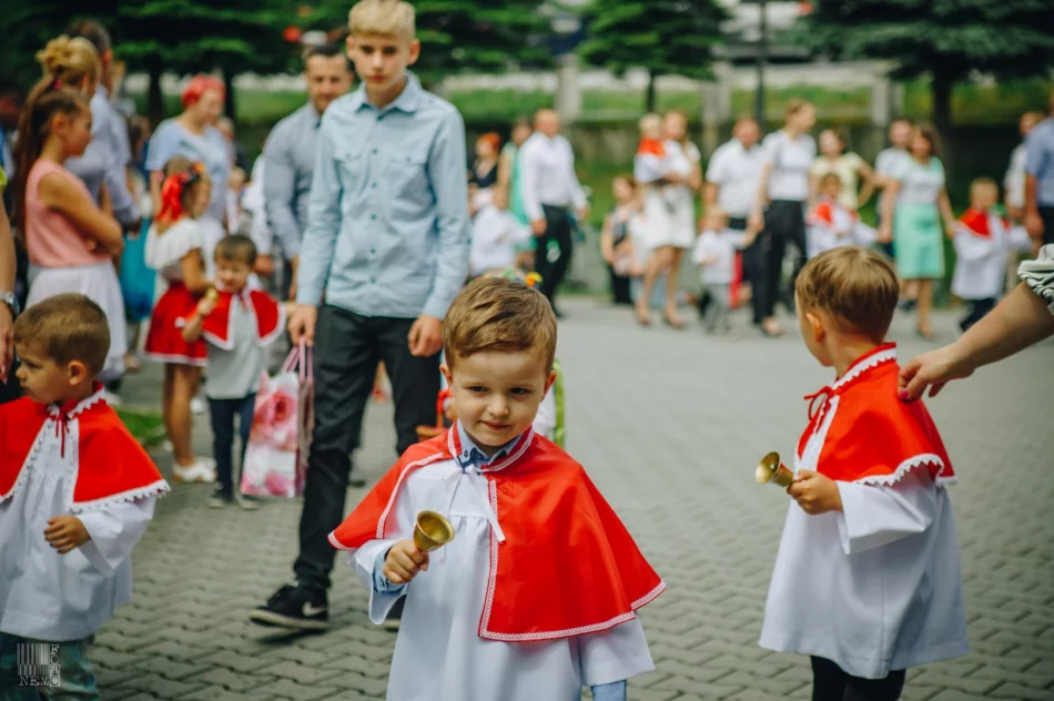  Uroczysta procesja w Starej Wsi - Święto Bożego Ciała 2019 - zdjęcie 18